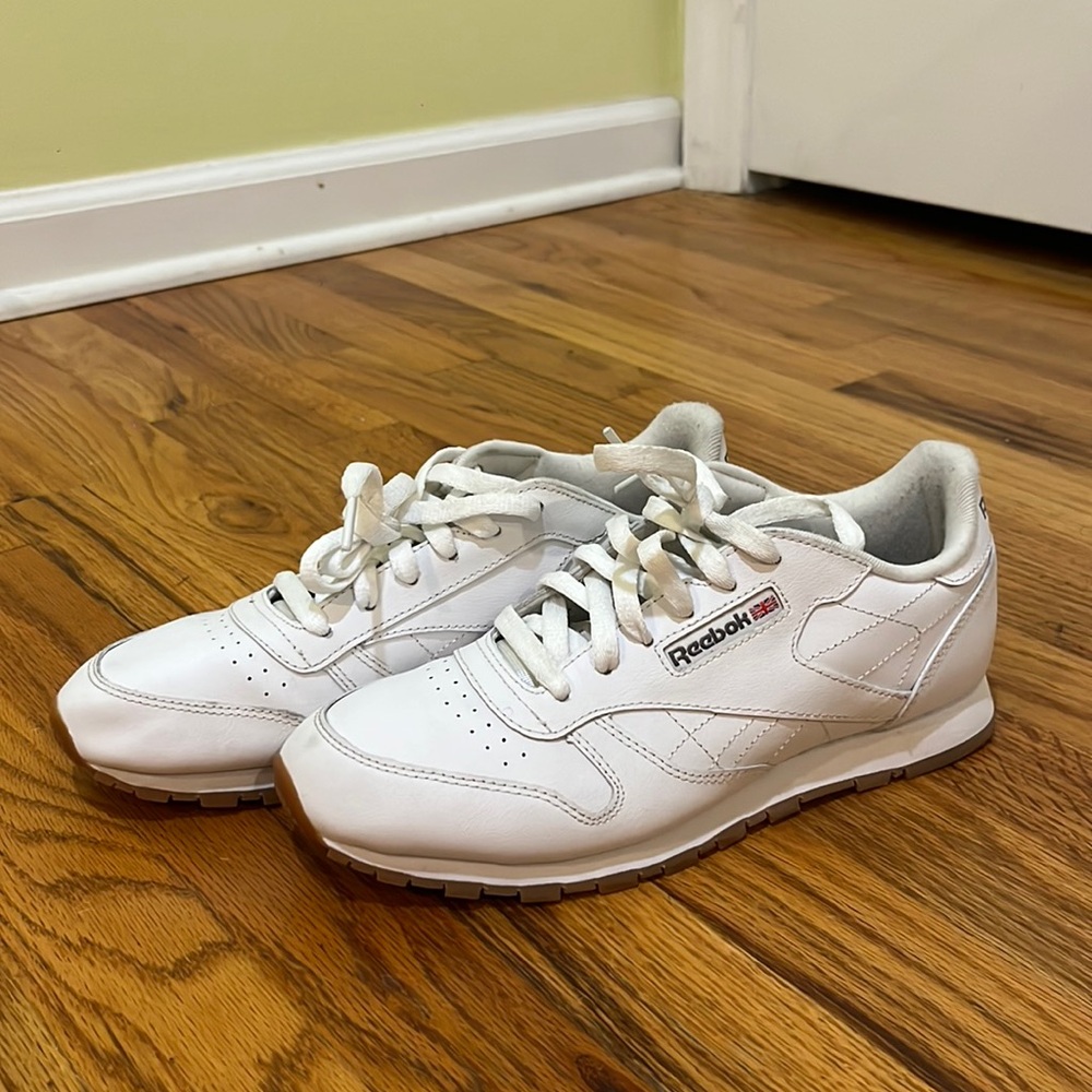Men’s classic white Reebok sneakers